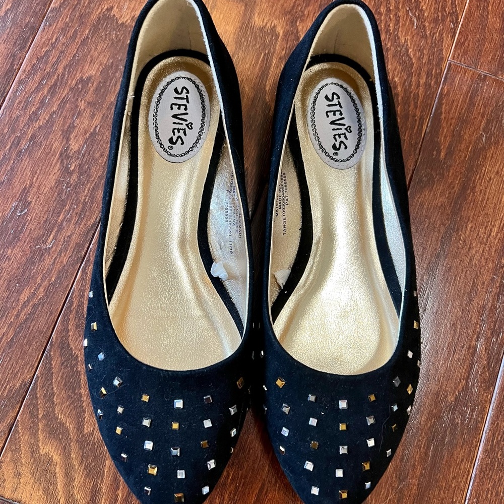 NWOT Stevie’s Black Flats w/Rhinstones - Size 4